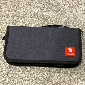 Nintendo switch case in excellent condition